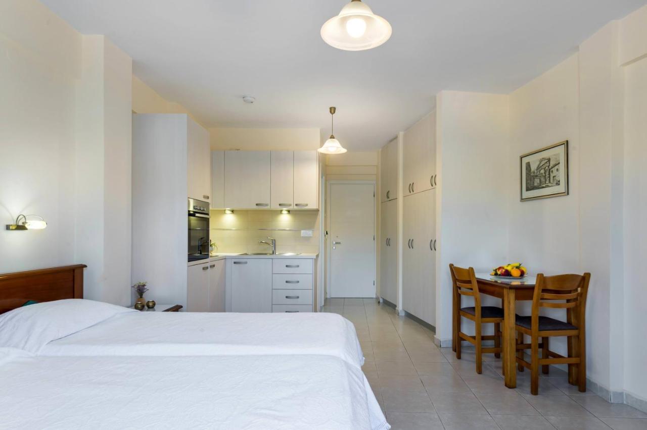 Rouchotas Apartments อาร์กอสโตลี ภายนอก รูปภาพ