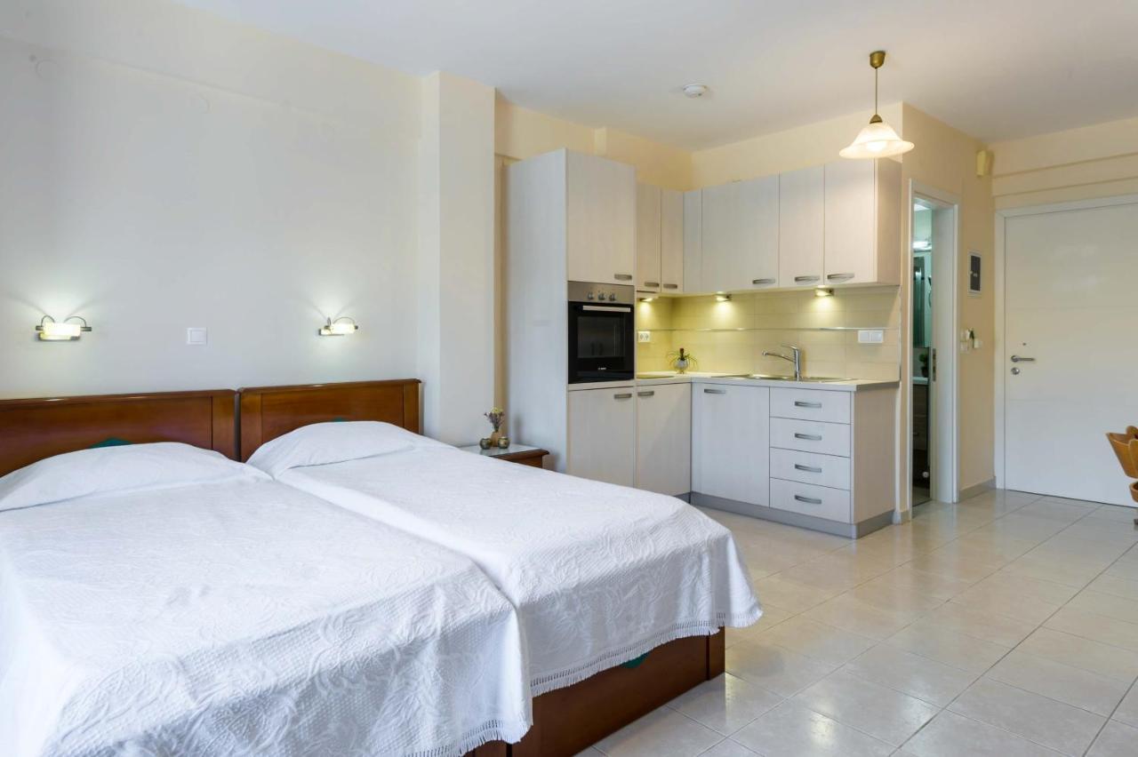 Rouchotas Apartments อาร์กอสโตลี ภายนอก รูปภาพ